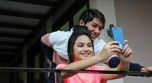 Ini adalah kali pertama rizky billar beradu akting dengan amanda manopo dan syifa hadju. 10 Potret Kedekatan Syifa Hadju Dan Rizky Billar Di Ada Dua Cinta