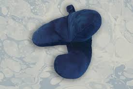 The aeris memory foam travel neck pillow kit was made for the light sleeper. 14 Best Travel Pillows To Help You Sleep On A Plane Conde Nast Traveler
