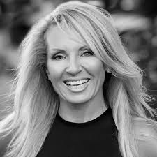 What is the dress code for expedition cruise formal dinners?