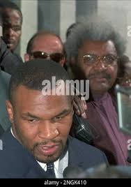 Mike Tyson (R) con l'allenatore Kevin Rooney alla palestra di Cus D'Amato a  Catskill, NY nel 1986 Foto stock