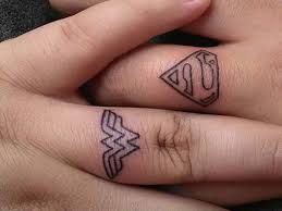 Finger Tattoo Wonder Woman Superman Yuzuk Parmagi Dovmesi Yuzuk Parmagi Dovme Kucuk Dovmeler