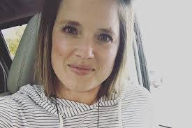 Kara Weis's Instagram, Twitter & Facebook