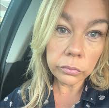 WARNING TO RETAILERS There are fake $100 and $20 Hollywood/Prop Money  circulating around town. The bills say For Motion Picture Purposes