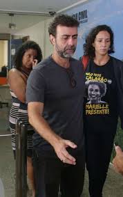 Filiado ao psol desde 2005, o deputado federal marcelo freixo (psol) anunciou a sua saída do freixo confirmou que irá desmbarcar no psb, junto com o governador do maranhão, flávio dino. Familiares De Marielle E Marcelo Freixo Chegam Para Reuniao Com Chefe De Policia Rio De Janeiro O Dia