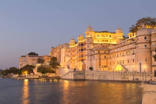 City Palace & Lake Pichola (Udaipur) Image 2