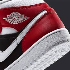 Air Jordan 1 Mid Chicago Flip Is Coming Soon House Of Heat Sneaker News Release Dates And Features In 2020 Air Jordans Jordan 1 Mid Jordan 1