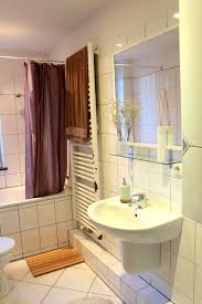 Weisses Badezimmer Mit Farbakzenten Schone Badezimmer Badezimmer Wg Gesucht