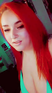 Caitlin Everett's Instagram, Twitter & Facebook