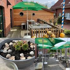 Wenn ich auf baltrum bin dann kehre ich auch im skippers inn ein. Skipper S Inn Baltrum Noch Einmal Schlafen Und Dann Geit Datt Los Oder So Skippersinn Tute Tutebaltrum Wine Whisky Whiskeytasting Zentrumdervernunft Skipperstogo Barre Baltrum Brennivin Baltrum2021 Radioankerherz Baltrumcabana