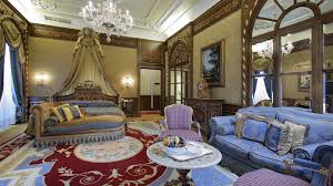 Staff friendly and helpful.nice room with little table and chairs looking out of big window onto square, very lively at night. Grand Hotel Des Iles Borromees 5 Sterne Mit Spa Am Maggiore See