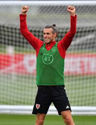 Jun 26, 2021 · bale happy with role of underdog. Gareth Bale S Hair Is Magnificent And Absurd Who Ate All The Pies