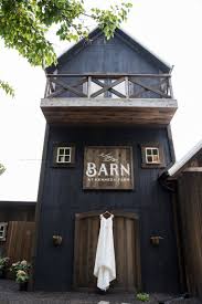 Show Off The Dress Indiana Barn Wedding The Barn At Kennedy Farm Wedding Venues Indiana Farm Wedding Photos Barn Wedding Photos