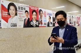 이준석, 국민의힘 당대표 여론조사 또 1위. êµ­ë¯¼ì˜íž˜ ë‹¹ëŒ€í'œ ì„ ì¶œ ì—°í•©ë‰´ìŠ¤