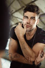 Ea este o studenta model si o fiica perfecta. Mario Casas Actor Cinemagia Ro