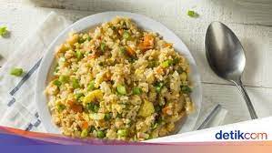 Selain karbohidrat juga ada yang namanya lemak dan juga protein di dalam ubi rebus. Ini Kalori Seporsi Nasi Uduk Dan Nasi Goreng Pilih Mana