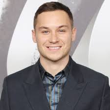 Wie is Finn Cole? Alles over de vriend van Florence Pugh