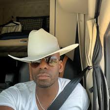 It's Marion Monday‼️ Auntie thought she was gon throw me off with this one  but yall know we kno old school 😎 I fumbled