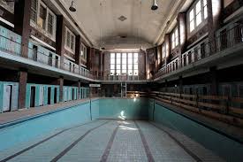 Stadtbad In Lichtenberg Hubertusbad Berlin Das 1928 Eroffnete Schwimmbad War 1991 Geschlossen Worde Vergessene Orte Verlassene Orte Berlin Places In Berlin