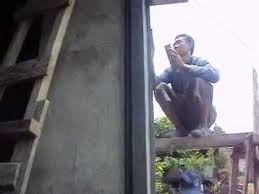 Dia mencari saya dan adik saya. Intip Cara Tukang Bangunan Buat Profil Beton By Harno Id