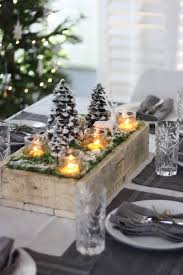 Winterdeko Basteln Tisch Dekorieren Tannenzapfen Mit Grunen Zweigen Un Weihnachtsdeko Selber Basteln Weihnachtsdeko Selber Machen Ausgefallene Weihnachtsdeko