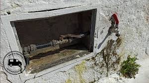 Pagespublic figuresportspersonhans sarpei trinkt wasser aus dem wasserhahn und das auf ex. Ver Und Entsorgungsstation Puerto Real Spanien Auf Reisen Sein