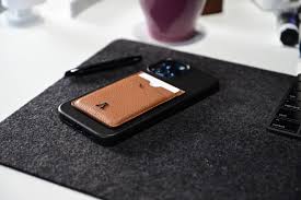 This type of wallet gives you the convenience of making payments quickly and easily from anywhere, as long as you have your mobile device with you. Gofck Ieg46mjm