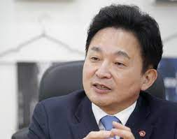 원 지사는 27일 페이스북에 '감옥 안 가는 게 목표인 문재인 대통령, 검찰 인사를 보면서 마지막 기대를 접는다'라는 제목의 글을 올리고 검찰. ì‹ ë…„ì¸í„°ë·° ì›í¬ë£¡ ì œì£¼ì§€ì‚¬ ì œ2ê³µí•­ ìš´ì˜ì€ ë„ë¯¼ ê¶Œë¦¬ ì—°í•©ë‰´ìŠ¤