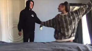 Singer ariana grande has tied the knot with beau dalton gomez at secret ceremony in montecito (the couple pictured they only started dating back in january 2020, and then spent most of the pandemic together under lockdown. In Ariana Grande Und Dalton Gomez Low Key Relationship News24viral