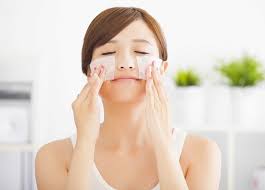 Bật mí cách chăm sóc da dầu mùa hè luôn khô mịn, tươi sáng