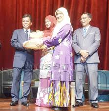 Kerajaan johor telah mengumumkan berita gembira buat 19,602 penjawat awam negeri. Rm500 Bonus Raya Untuk Penjawat Awam Sabah Utusan Borneo Online