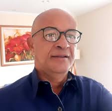 Viva o Brasil que canta, atua, se expressa, se o pensa e pode ser feliz.  Viva o cinema brasileiro, que repete a alegria e o orgulho do ano passado,  com mais camadas