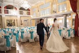 Die kombination aus modernem ambiente und historischer umgebung verleiht der hochzeit noch mehr festlichkeit. Feiern Sie Im Prachtvollen Romantiksaal Schloss Thurn Events