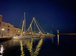 Check spelling or type a new query. Entypwsiakos O Xristoygenniatikos Stolismos Sto Enetiko Limani Sta Xania Cretapost Gr
