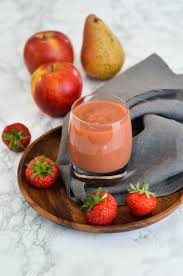 Jus De Fruits Frais Fait Maison Au Blender Aux Fraises Pomme Et Poire Recette Jus De Fruits Frais Jus De Fruit Jus De Fruit Maison