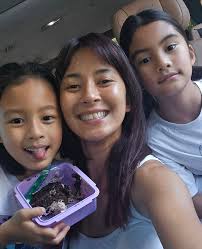 making the most of school drop offs and pick ups at this age 🤍 @jcintal7