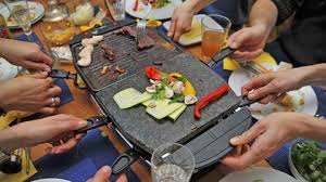 Vormarinierter fisch benötigt kein zusätzliches öl beim braten und gibt einen für die zubereitung von pizza benötigen sie einen raclettegrill mit unterhitze. Was Braucht Man Fur Raclette Stern De