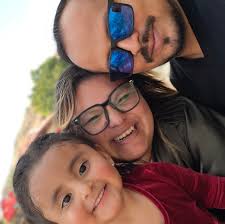 Dormir con la luz encendida después de ver una peli de terror y otras  formas de ser un adulto.