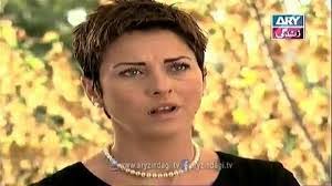 Küçük yaşlarından itibaren kendisini sürekli geliştirme eğilimi içerisinde olan ve bu anlamda somut adımlar atma yoluna giden uslu. Ece Uslu Ecured