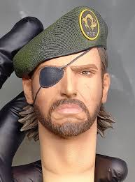 Así luce la estatua de First4Figures 1/4 de Big Boss posteriormente le  haremos algunos retoques ligeros de pintura ya esta medio plana pero es  cumplidora a secas en el departamento de pintura (