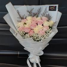 Tidak ada orang yang tidak ingin terasa istimewa pada hari ulang tahun mereka. Buket Bunga Ulang Tahun Mawar Merah Dan Baby Breath Love Florist Depok