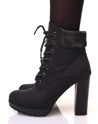 Des bottes à gros talons à des bottines de style chelsea, vous trouverez tout dans notre sélection. Bottines A Lacets Noires A Talons Haut