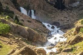 آبشار چکان جلوه‌ای زنده از طبیعت لرستان