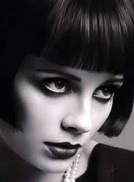 Moderne Kunst Hairstylesforwomenin20s Kunst Moderne Frisuren Mit Pony Styling Kurzes Haar Bob Fur Feines Haar