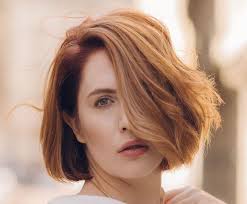 Eccola con una versione iper texturizzata con maxi frangia che sfiora lo sguardo. Capelli Lob Bob E Carre I 7 Tagli Moda Per Ringiovanire Il Viso Donne Sul Web