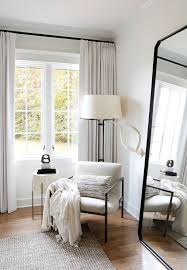 Minimalist Bedroom Concept With On Budget Furniture Ideas Part 55 Shairoom Com Petit Appartement Deco Appartement Decor Chambre A Coucher