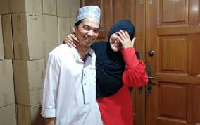 Merancang untuk memberinya hadiah yang sempurna pada hari yang paling istimewa? Suami Terharu Terima Kejutan Hadiah Unik Abby Abadi Sempena Hari Lahir Iluminasi
