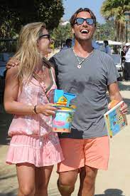 Kees is letterlijk & figuurlijk de grootste held die ik in m'n leven ontmoet heb. Nicolette Van Dam And Bas Smit Out In Marbella 07 29 2019 Hawtcelebs