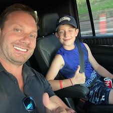 Shawn Hazen's Instagram, Twitter & Facebook