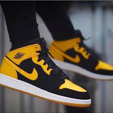 Black And Yellow Jordans 12 Outfit Nike Shoes Nike In 2020 Nike Shoes Jordans Shoes Sneakers Nike Yellow Nikes