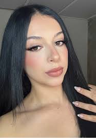 Descubre las nuevas pestañas DIY de Nina Lash